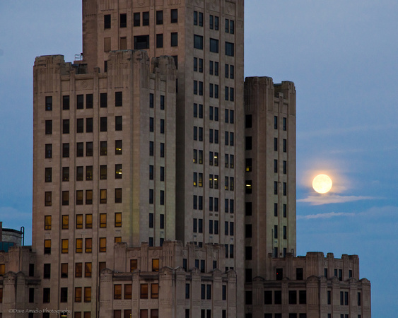 providence-ri-superman-building-with-moon